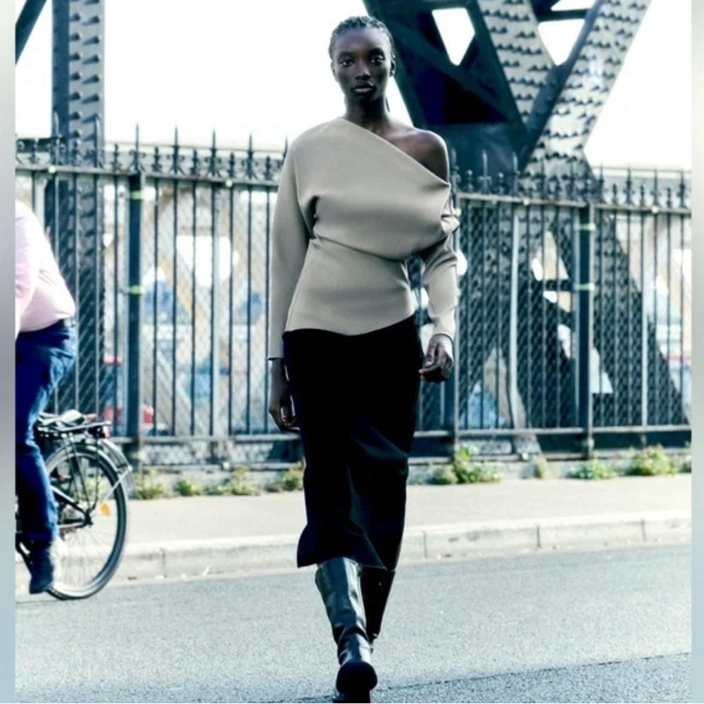 ASYMMETRIC RUCHED TOP